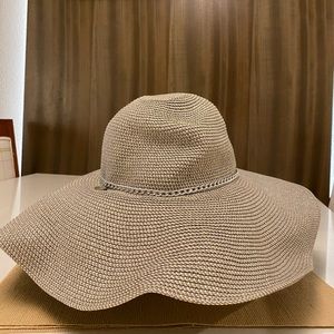 Jennifer Lopez Beach Hat